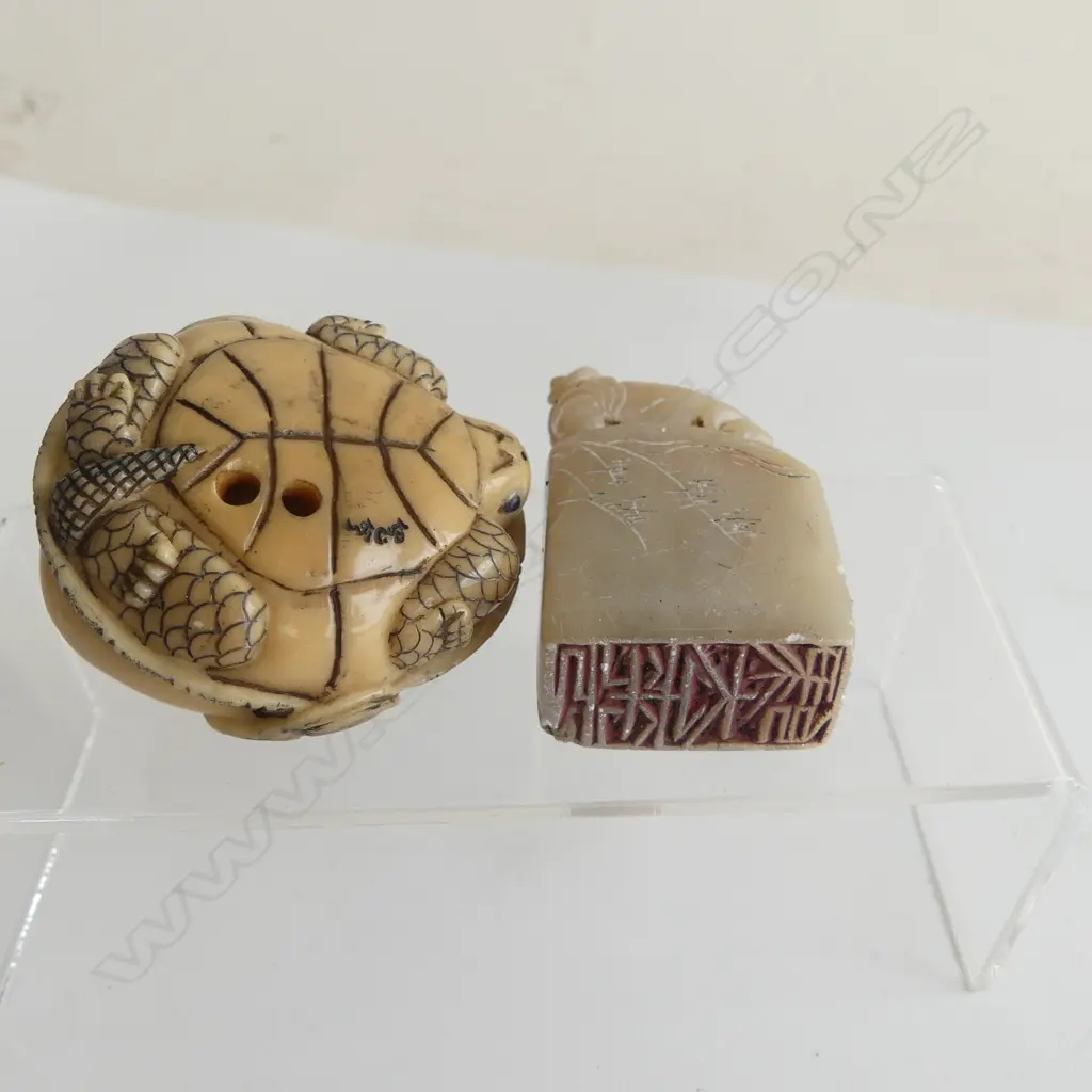 ORIENTAL SEAL + SIGNED NETSUKE Image 1++