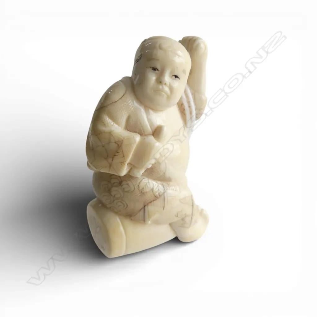 JAPANESE CARVED IVORY NETSUKE drummer, signed H.50mm Image 1++