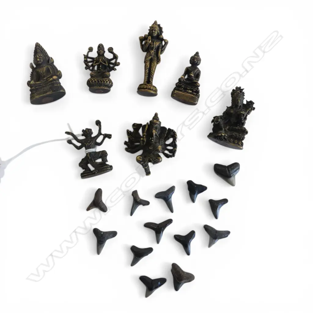7 INDIAN BRONZE FIGURES H.48mm + SHARK TEETH Image 1++