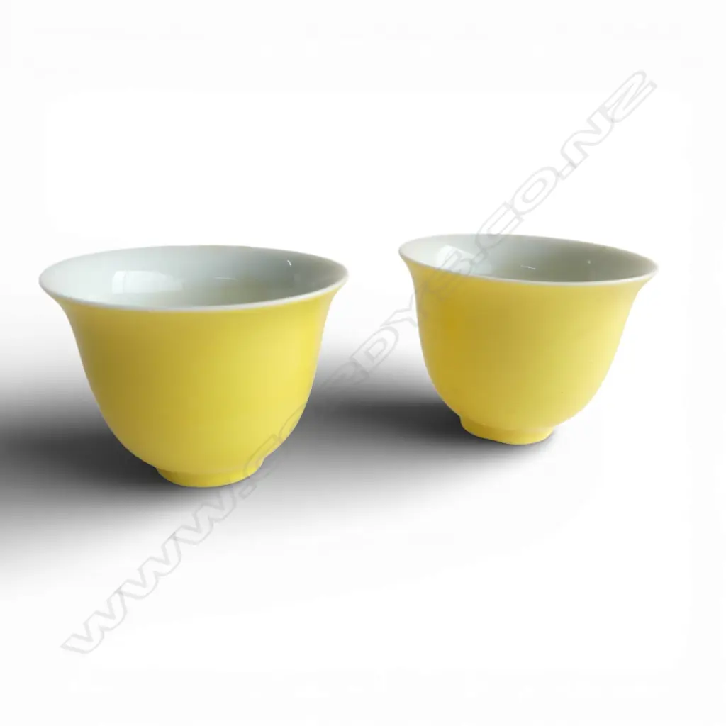 PR MID 20thC ORIENTAL TEA CUPS, YELLOW GLAZE H.50mm one chipped to base Image 1++