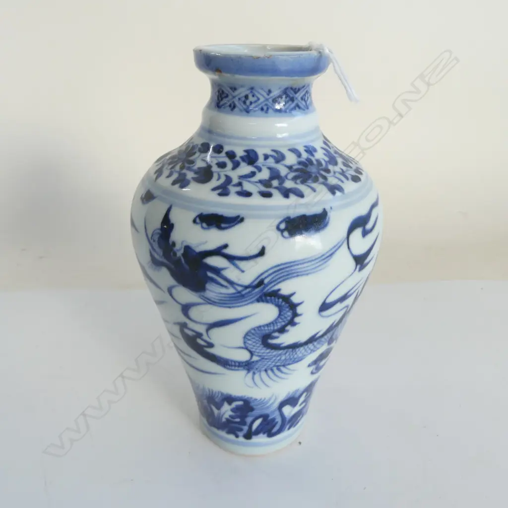 CHINESE B/W VASE H.165mm Image 1++