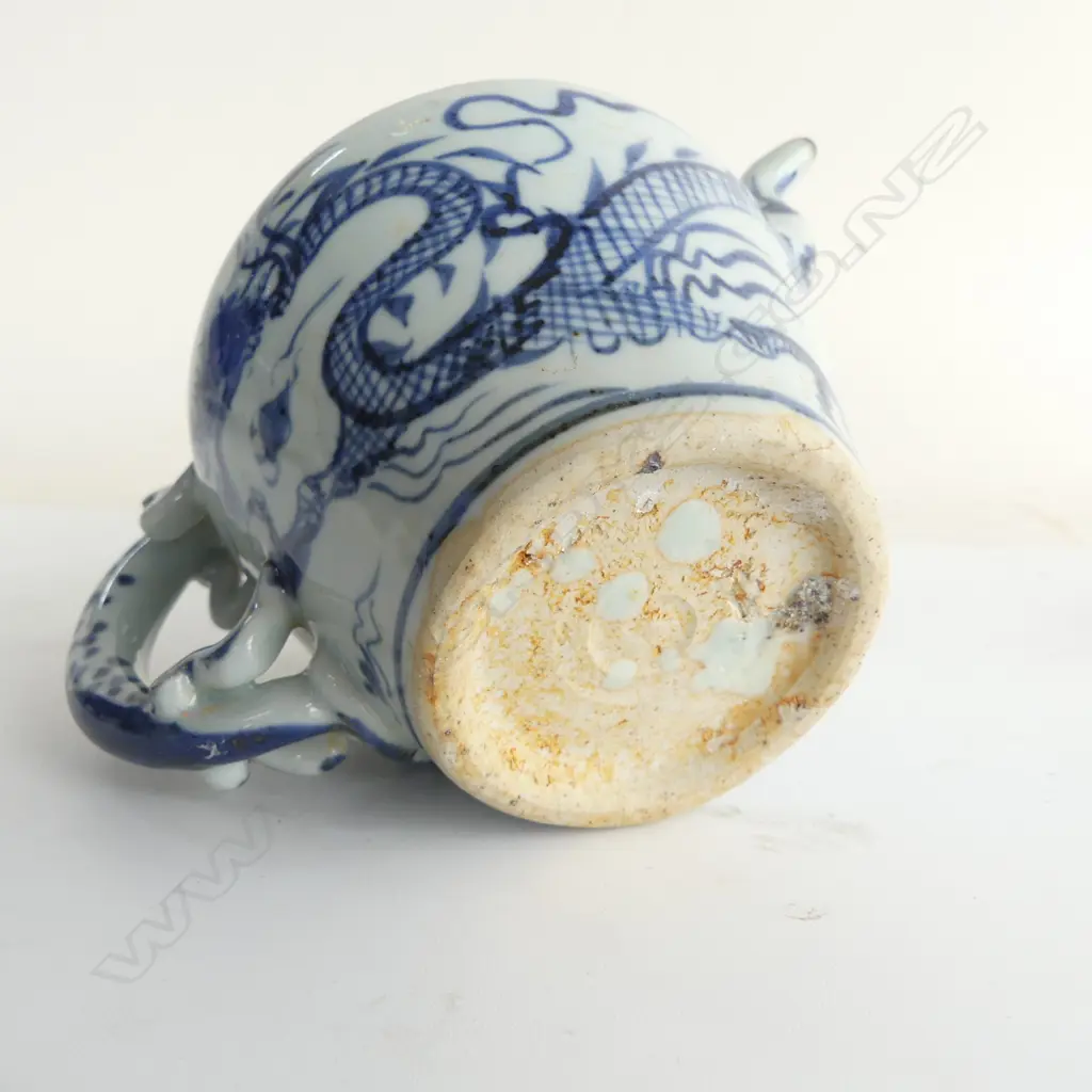 CHINESE B/W TEAPOT H.110mm Image 1++