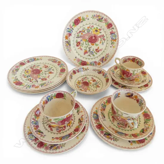 14 PCES MASONS REGENCY INCL. 4 PLATES 230mm dia - a few chips