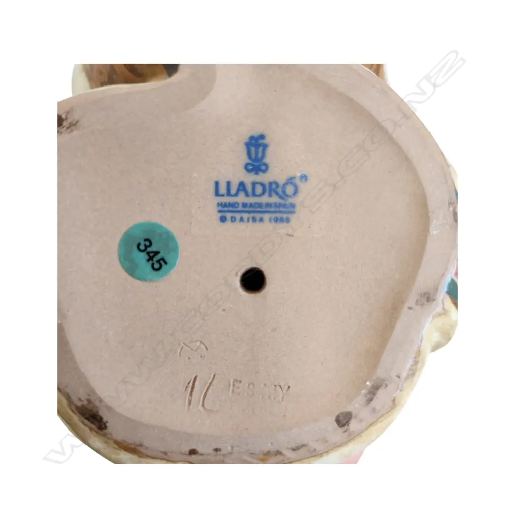 LLADRÓ "PENSIVE ESKIMO BOY" PORCELAIN FIGURINE 180 x 100 Image 1++