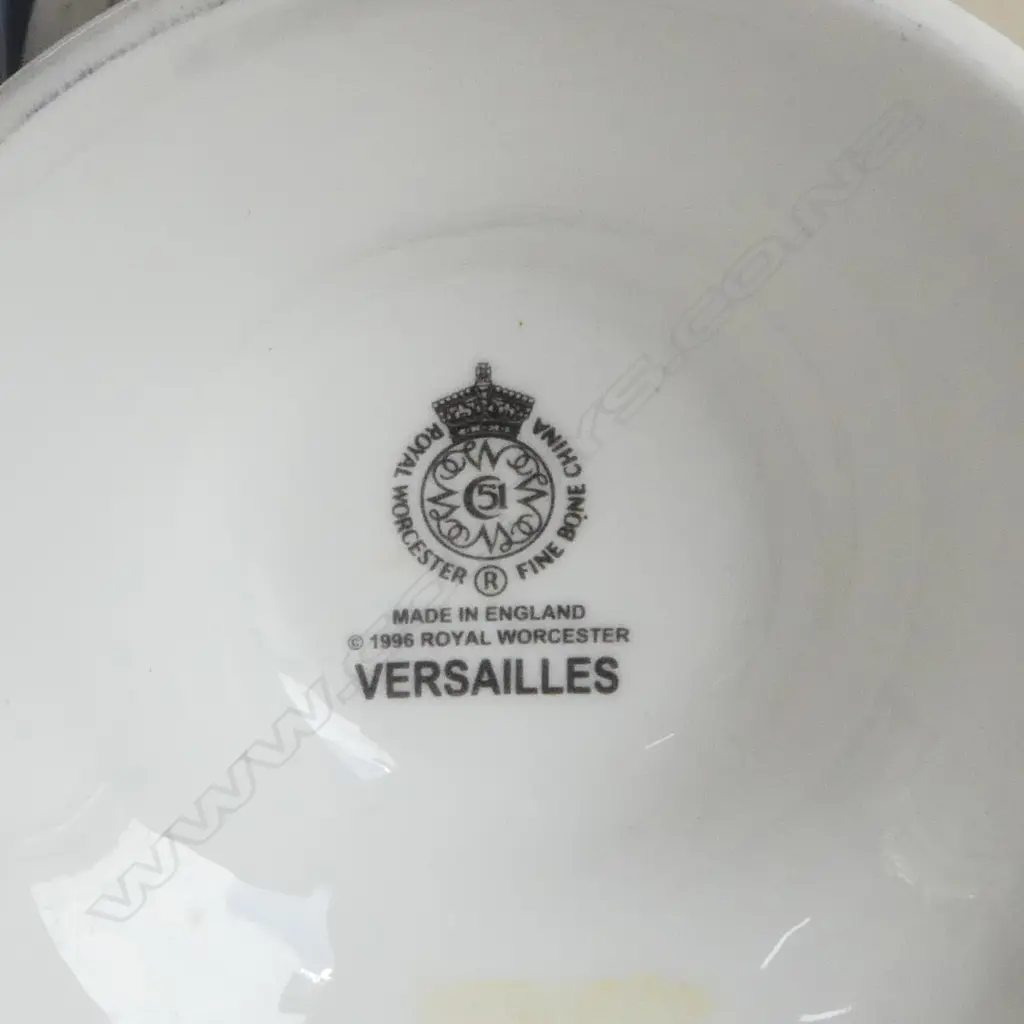 LLADRO #5222 'PRETTY PICKINGS' tiny flower chip + ROYAL WORCESTER VERSAILLES VASE H.195mm Image 1++