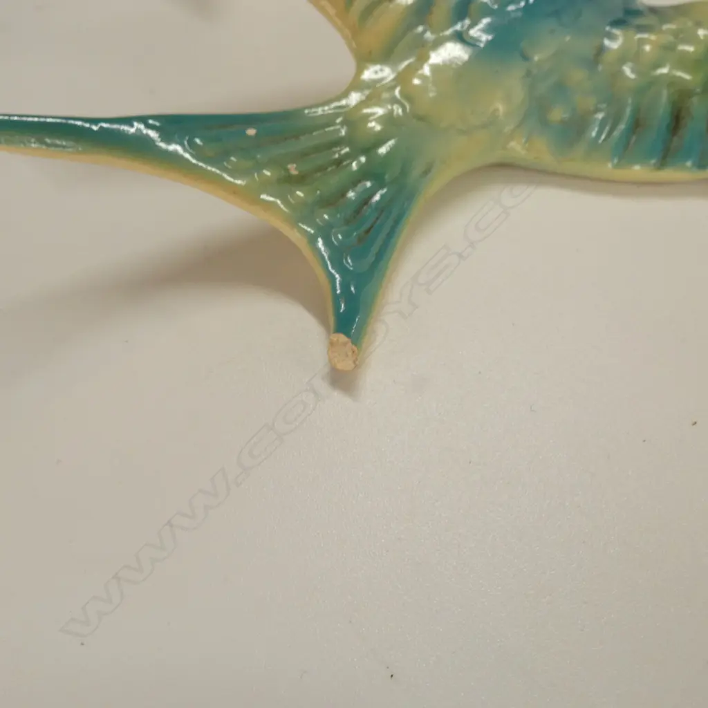 4 CROWN LYNN 'SWALLOW' BIRD WALL HANGINGS No. 547 - 2 & 3, one unstamped, faults L.140mm Image 1++