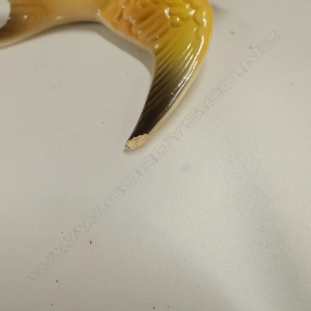 4 CROWN LYNN 'SWALLOW' BIRD WALL HANGINGS No. 547 - 2 & 3, one unstamped, faults L.140mm Image 1++