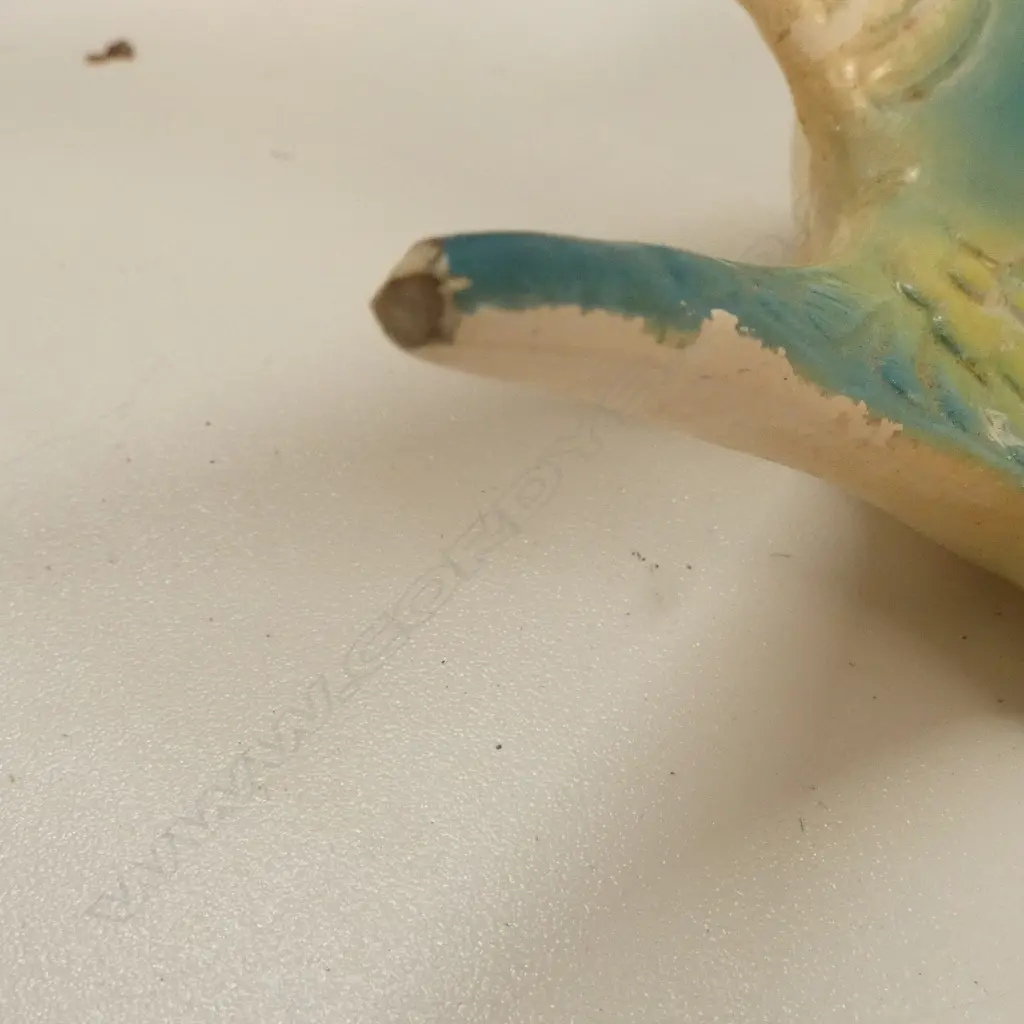 4 CROWN LYNN 'SWALLOW' BIRD WALL HANGINGS No. 547 - 2 & 3, one unstamped, faults L.140mm Image 1++