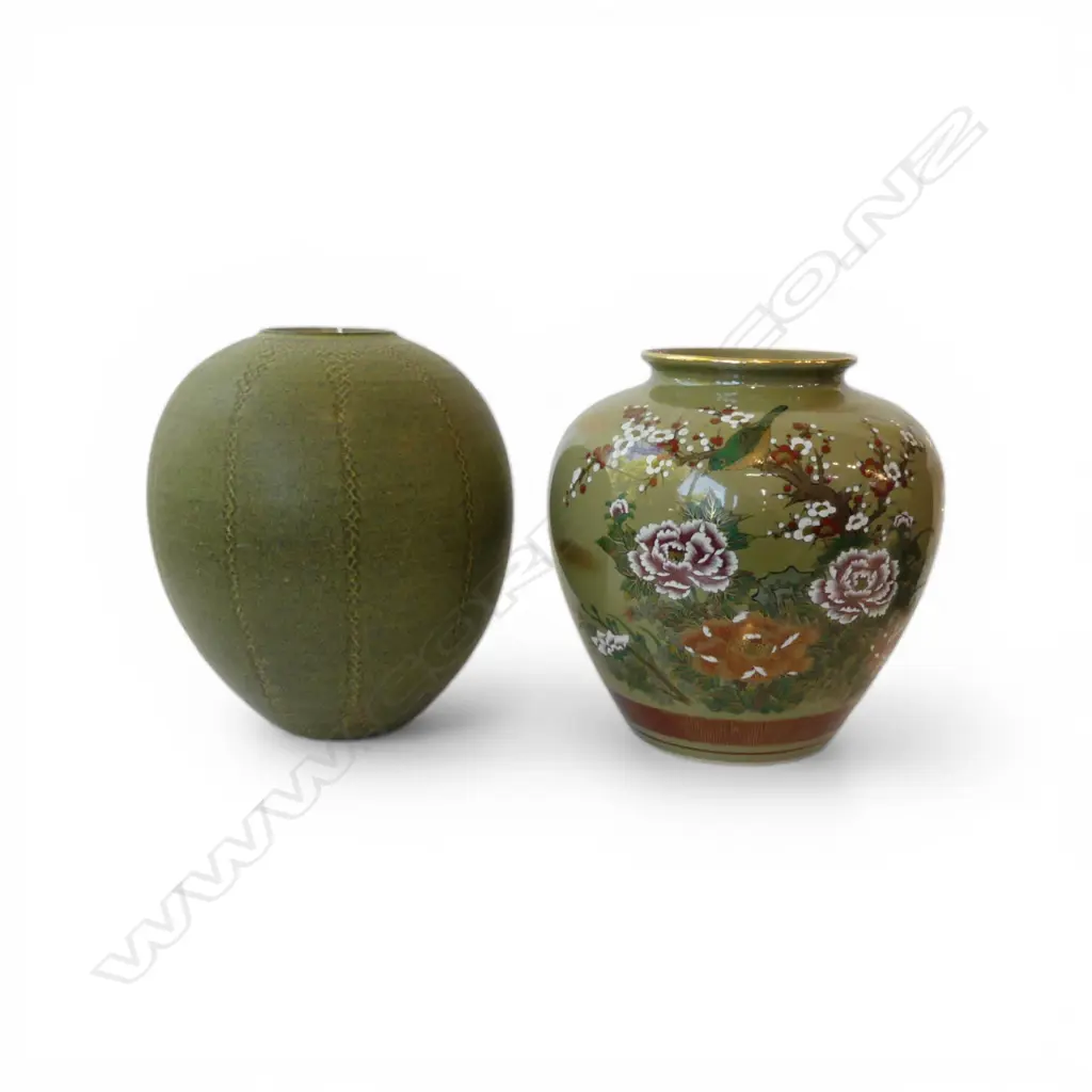 2 GREEN VASES H.250mm Image 1++