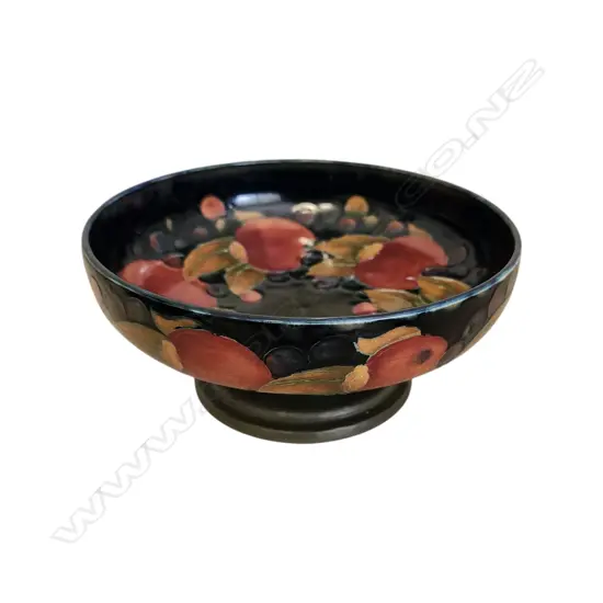 WILLIAM MOORCROFT POMEGRANATE BOWL, BASE STAMPED TUDRIC 200 x 100 mm