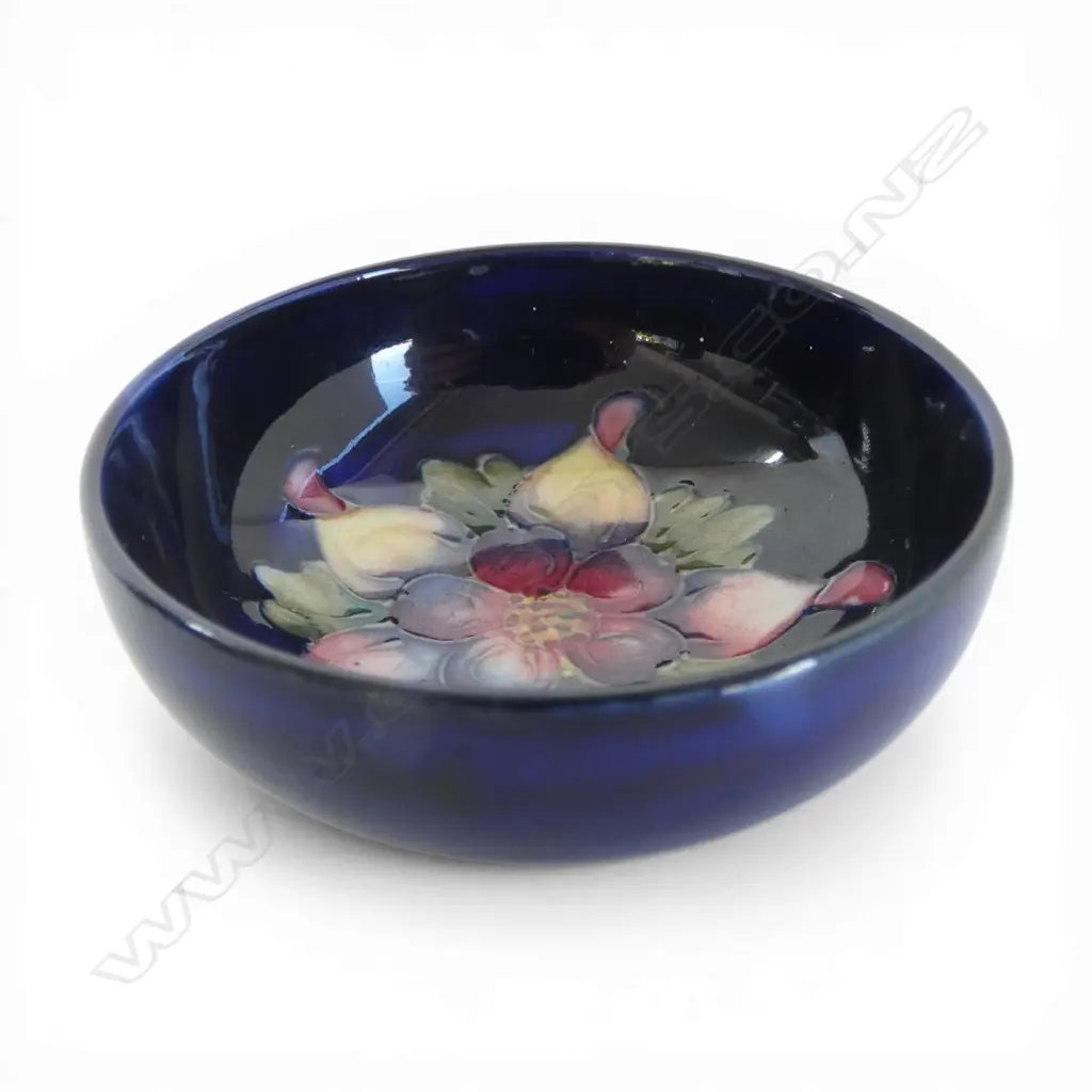 MOORCROFT PIN BOWL, Columbine pat. Dia.75mm Image 1++