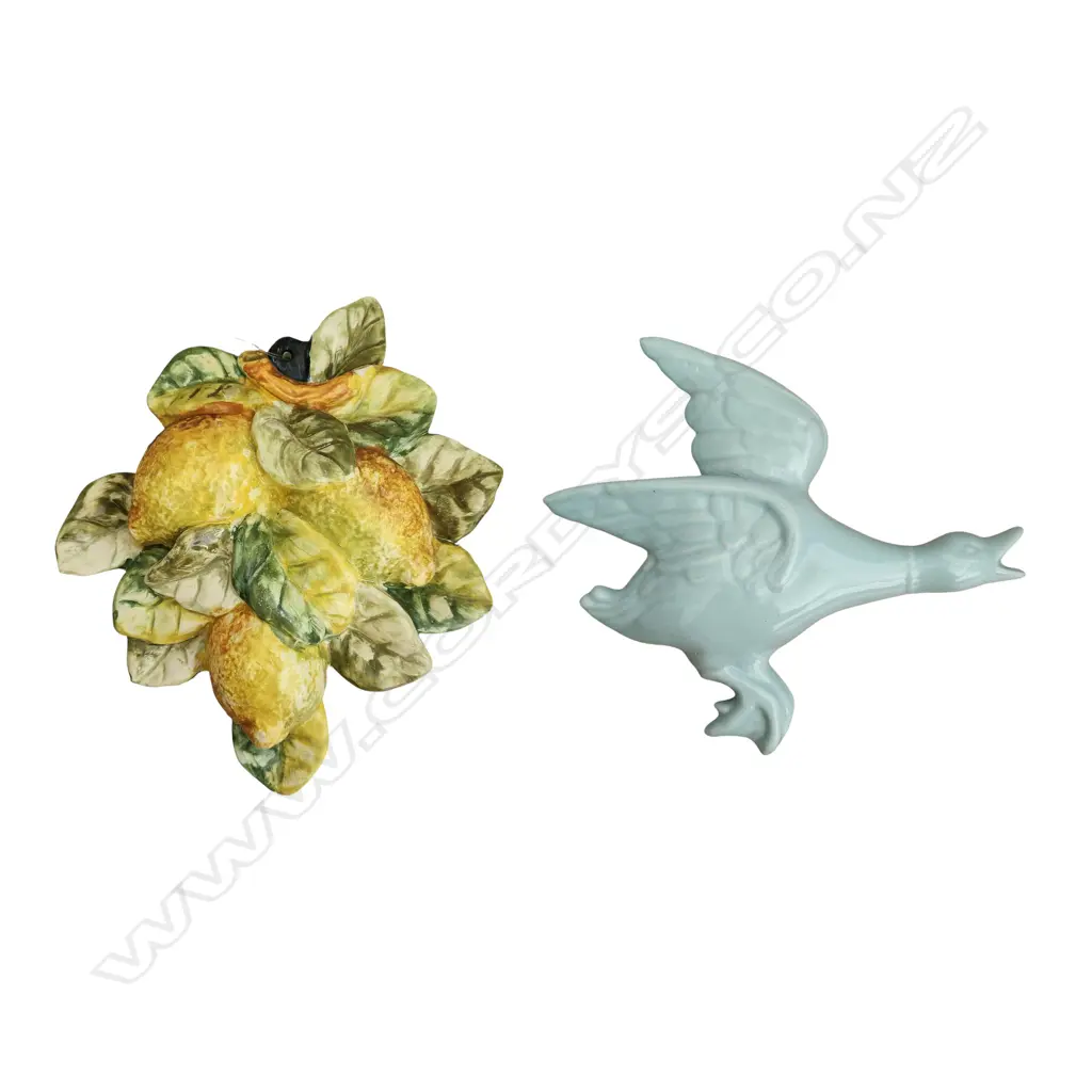 ROBERT G. FLYING DUCK 220 x 190 mm & ITALIAN HAND-PAINTED CERAMIC WALL ORNAMENT 250 x 250 mm Image 1++
