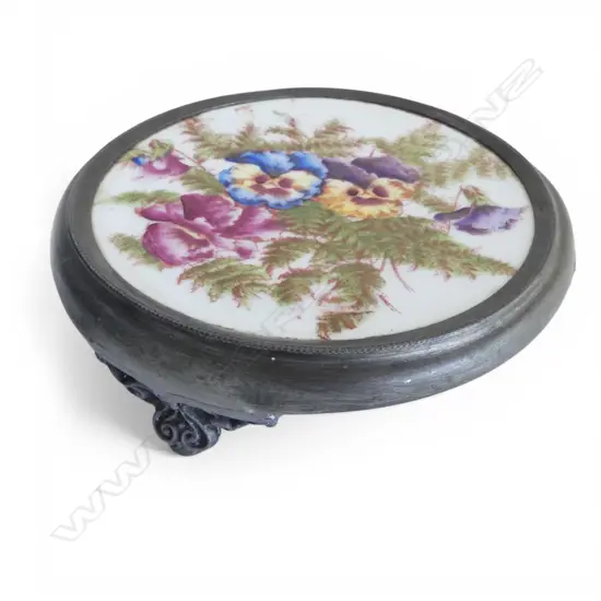 PORCELAIN & METAL TRIVET Dia.175mm