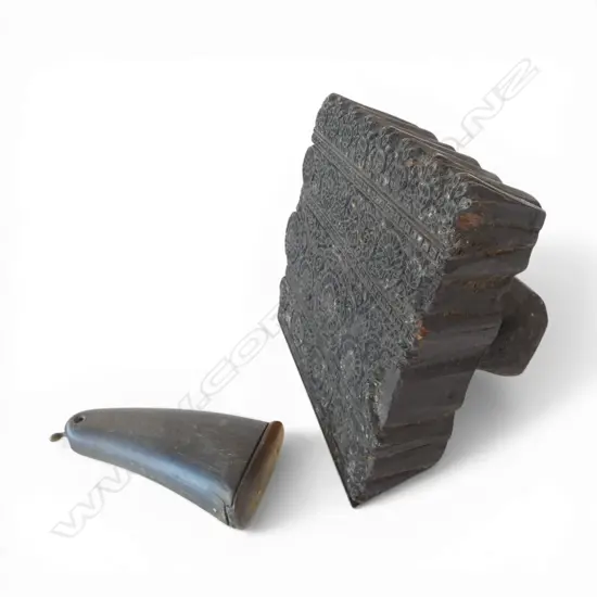 ANTIQUE POWDER HORN/SNUFF MULL, H.115mm &  VINTAGE INDIAN CARVED WOODEN STENCIL (60 x 60mm)