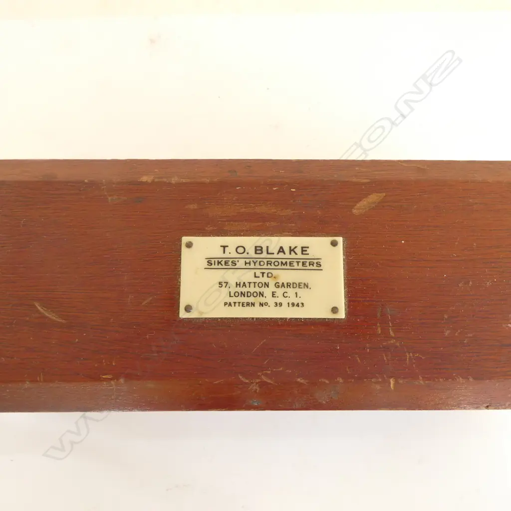 CASED HYDROMETER, WEIGHTS, GAUGE Image 1++