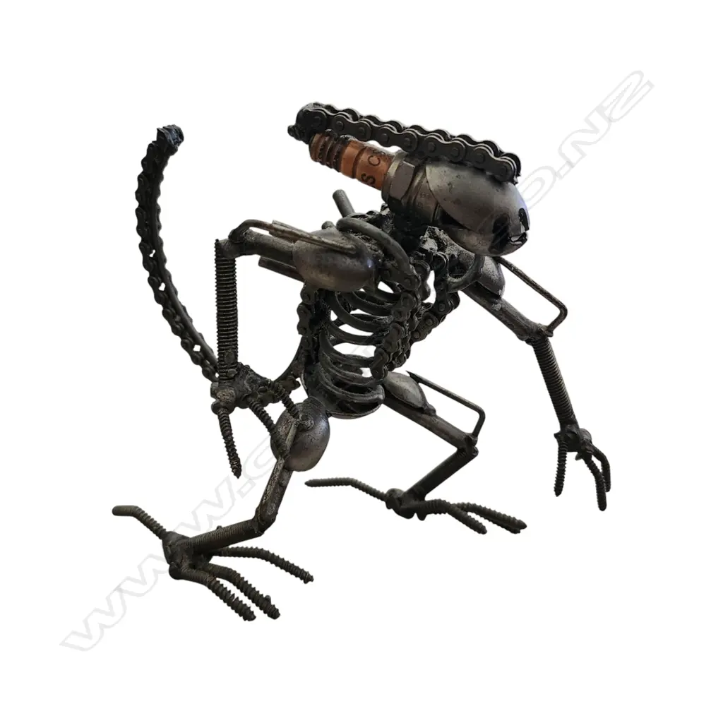 ALIEN XENOMORPH SCRAP METAL SCULPTURE 150 x 150 mm Image 1++