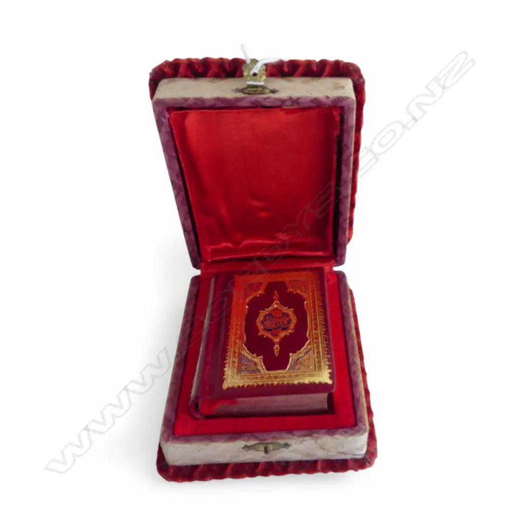 20thC QURAN IN DECORATIVE VELVET BOX Image 1++