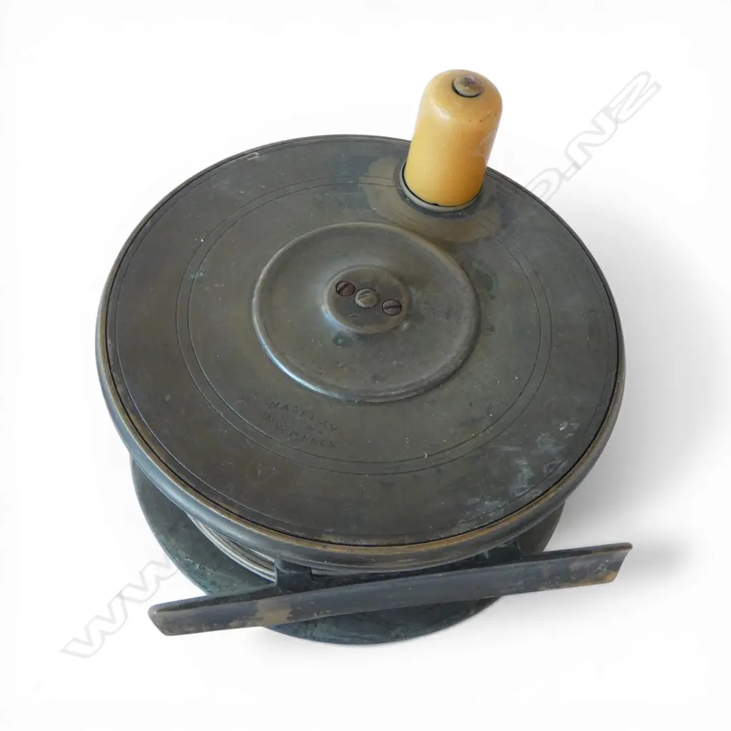 VINTAGE METAL MACLEAY SALMON REEL metal casing w. bakelite winding handle  Image 1++