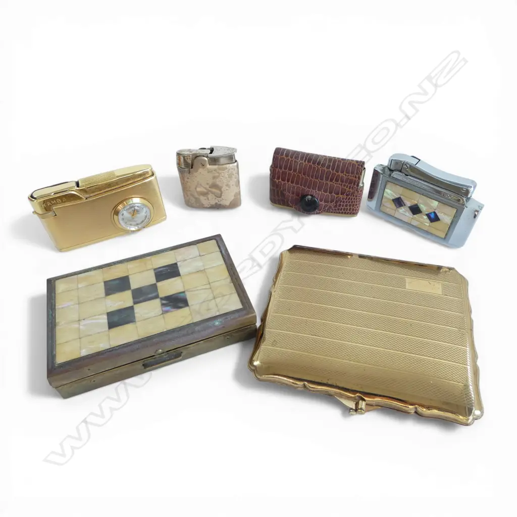 4 LIGHTERS, COMPACT & GP CARD CASE Image 1++