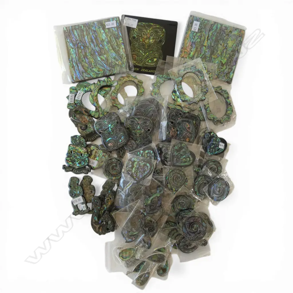 ASST. NZ PAUA TOURIST SOUVENIR PIECES Image 1++