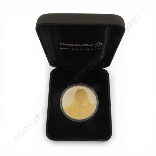 CASED N.Z. 2005 KING KONG .999 SILVER & GILT PROOF $1 COIN, 31.14gms
