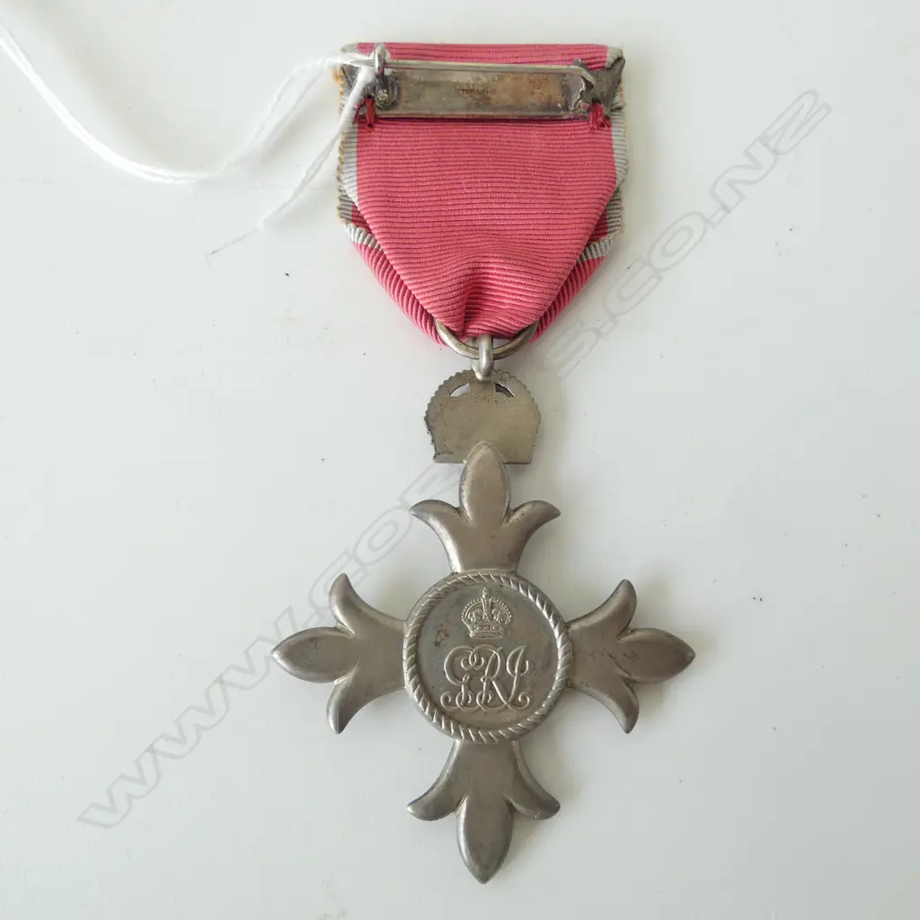 CASED MBE CIVIL MEDAL George V to reverse Image 1++