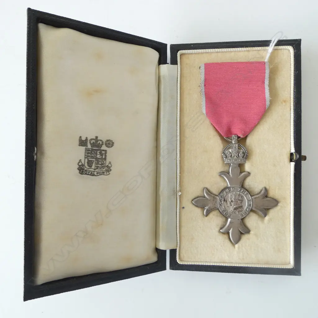 CASED MBE CIVIL MEDAL George V to reverse Image 1++