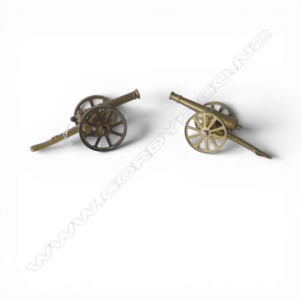 2 BRASS CANONS, ONE ON STAND L.180mm Image 1++