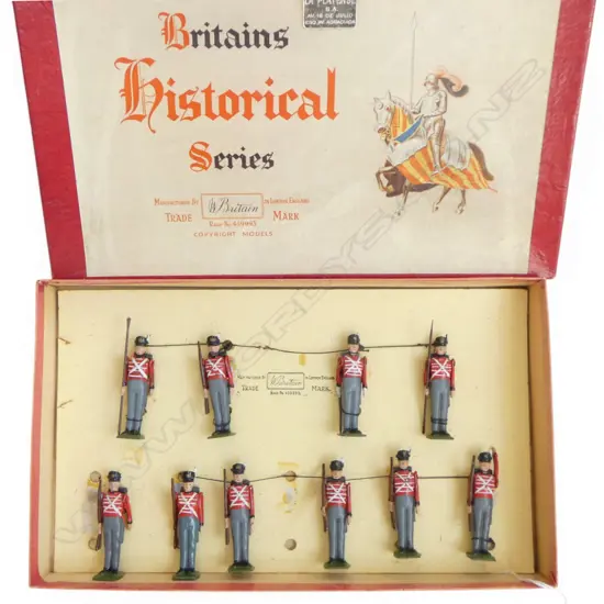 BOXED BRITAINS HISTORICAL SERIES #1518 WATERLOO REDCOATS 10 FIGURE SET