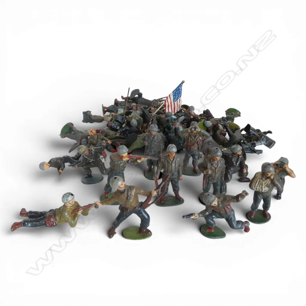 53 TIMPO USA MAKE MOSTLY HOLLOW CAST WWII GI FIGURES Incl. flag/mortars, stretcher, machine gun etc Image 1++