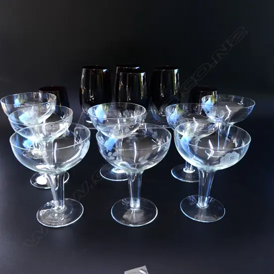 8 HOLLOW STEM CHAMPAGNE GLASSES H.115mm 1 AF + 6 OTHER H.110mm