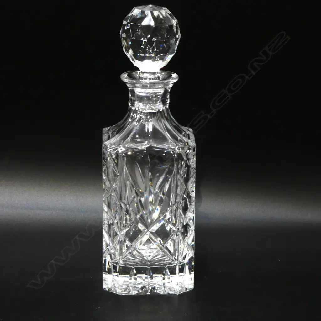 HEAVY CLASSIC CUT CRYSTAL SQUARE WHISKY DECANTER UNUSED, H.280mm  Image 1++