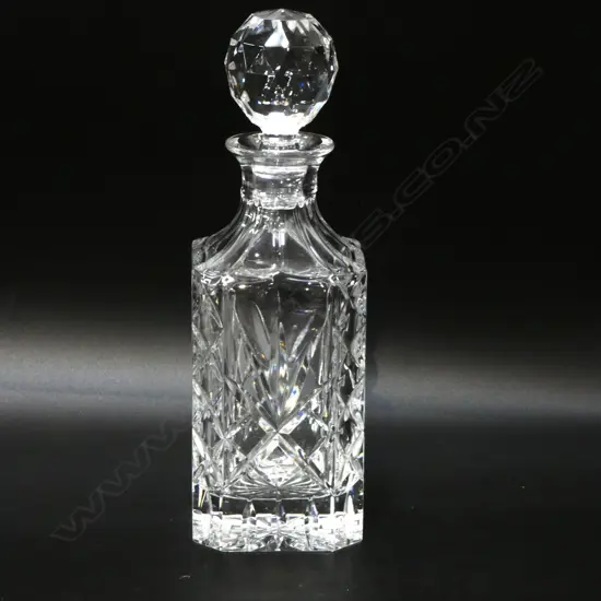 HEAVY CLASSIC CUT CRYSTAL SQUARE WHISKY DECANTER UNUSED, H.280mm 