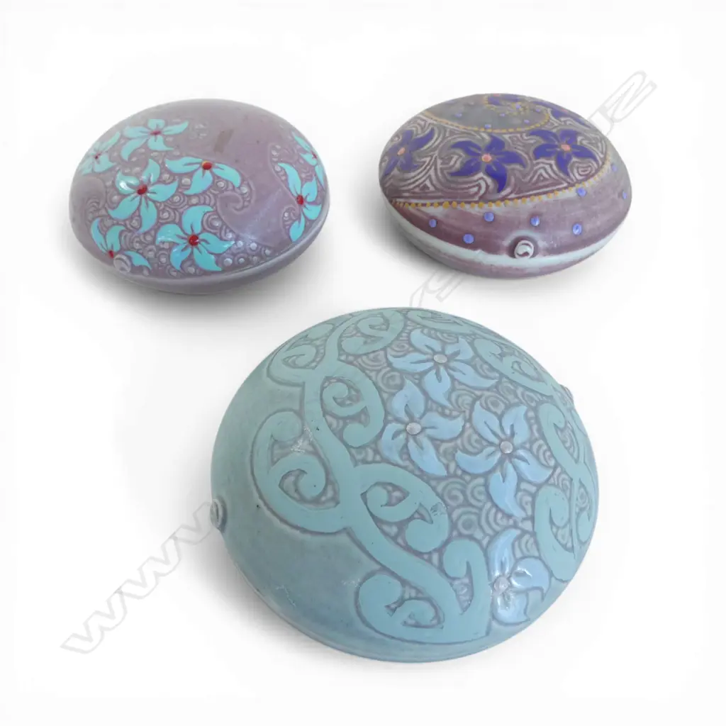 3 KEUM SUN LEE BLUE TRINKET BOXES, Dia.90mm Image 1++