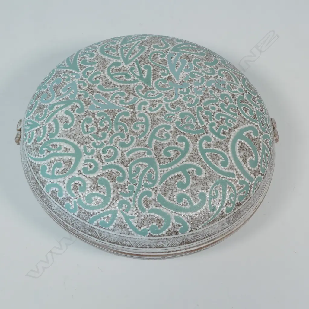 KEUM SUN LEE lidded dish, pale koru designs, dia.235mm, small chip to rim Image 1++