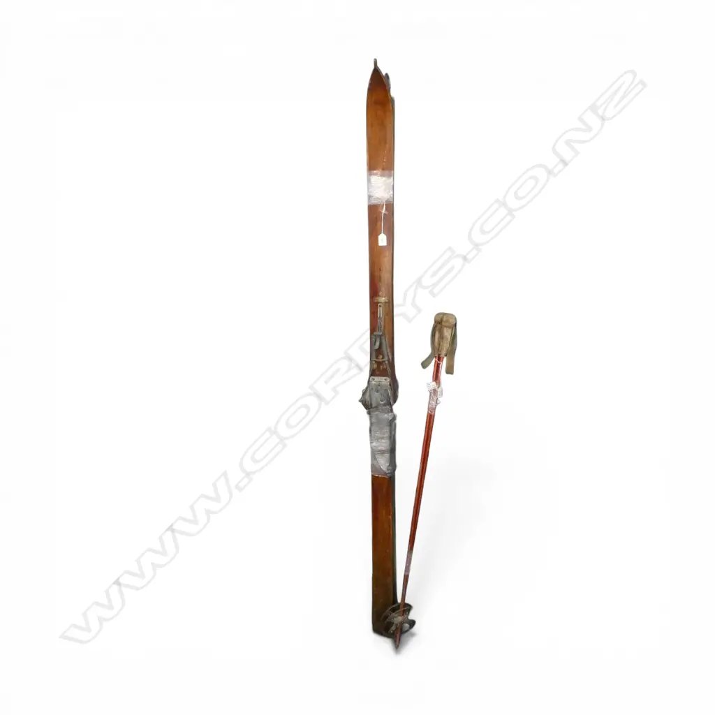 PR VINTAGE WOODEN SKIS L1900MM & PR SKI POLES Image 1++