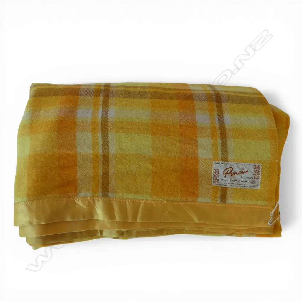 YELLOW ONEHUNGA PRINCESS WOOL BLANKET Image 1++
