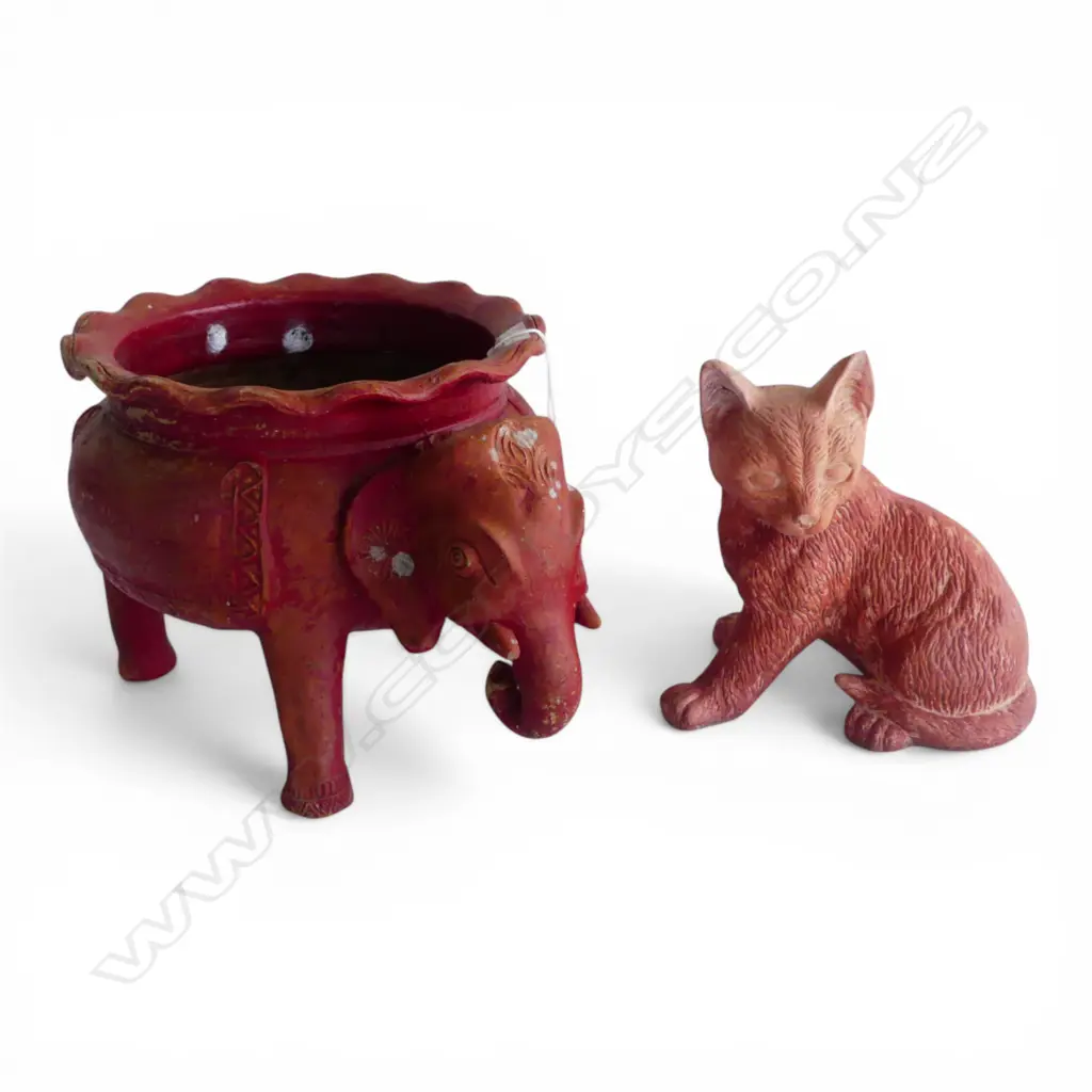 RED PAINTED ELEPHANT PLANTER H.200mm + TERRACOTTA CAT (chips) Image 1++