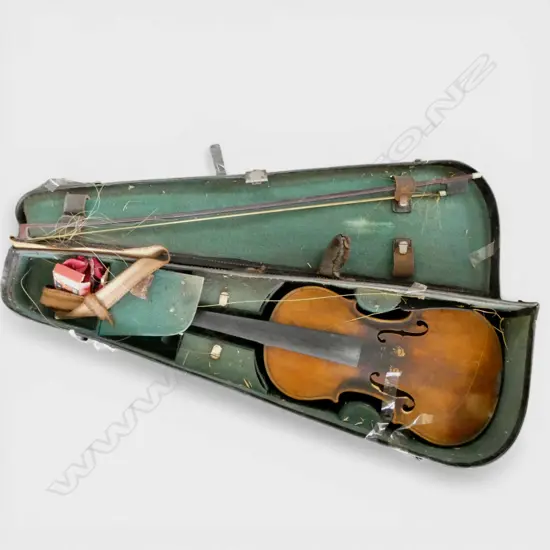 ANTIQUE VIOLIN & BOW IN CASE FAULTS L770MM