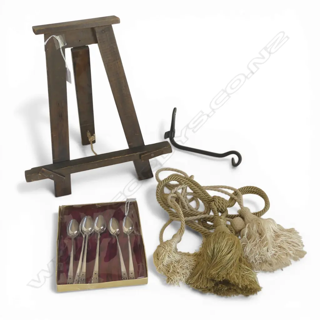 TASSEL CURTAIN TIEBACKS, PARFAIT SPOONS, SML VINTAGE EASEL, H.430mm & METAL HOOK Image 1++
