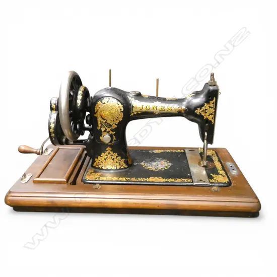 JONES 'FAMILY C.S. ENGLISH MADE' 1920'S? CRANK WIND SEWING MACHINE table top w mahogany case gd cond.