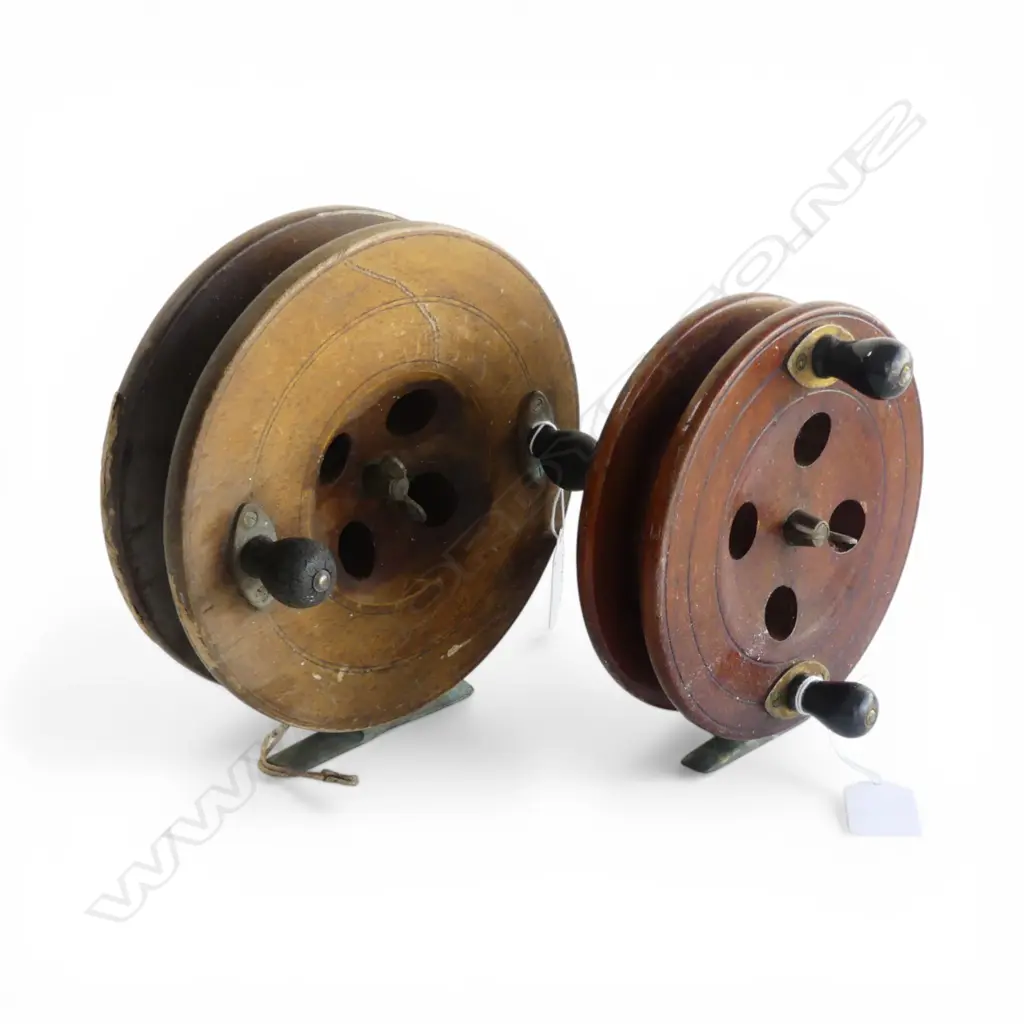 2 VINTAGE EARLY 20thC OAK WOOD REELS Image 1++