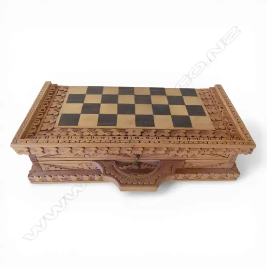 INDONESIAN WOODEN CHESS SET