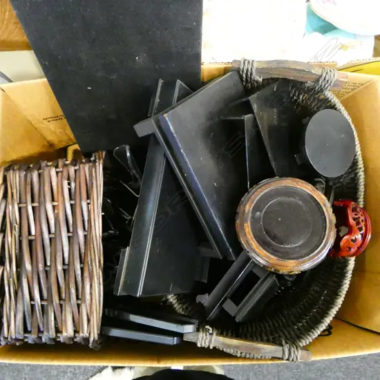 ASST. STANDS & PLATE HOLDERS