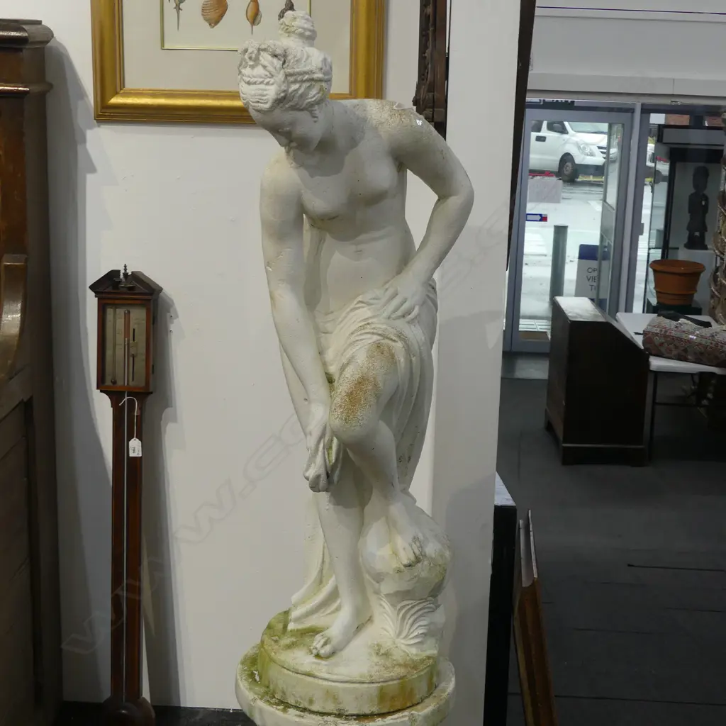 WHITE CONCRETE CLASSICAL WOMAN ON PLINTH Image 1++