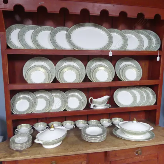 ROYAL DOULTON ENGLISH RENAISSANCE PAT  DINNER SERVICE  CRACK TO 1 TURREEN LID 