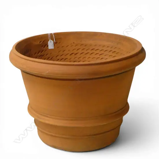 LG TERRACOTTA GARDEN PLANT POT BY BURRELLI FERRYMEAD.360mm, 500mm dia