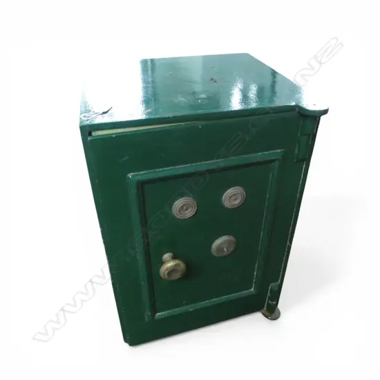 GREEN PAINTED METAL SAFE 430x415x610mm (with key)