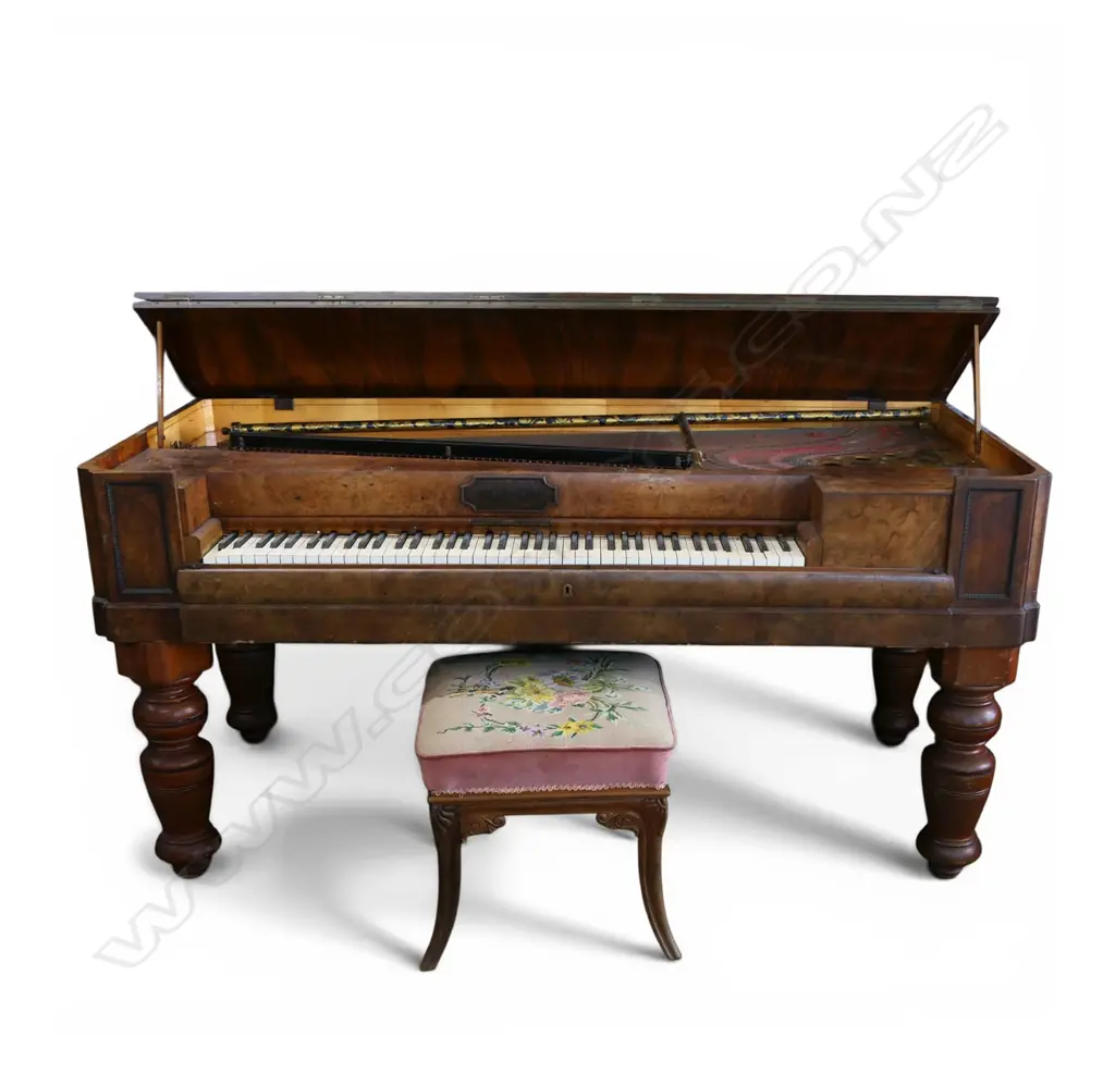 An early 19thC walnut harpsichord, Image 1++