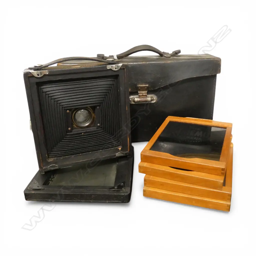 VINTAGE PREMO CAMERA, CASED Image 1++